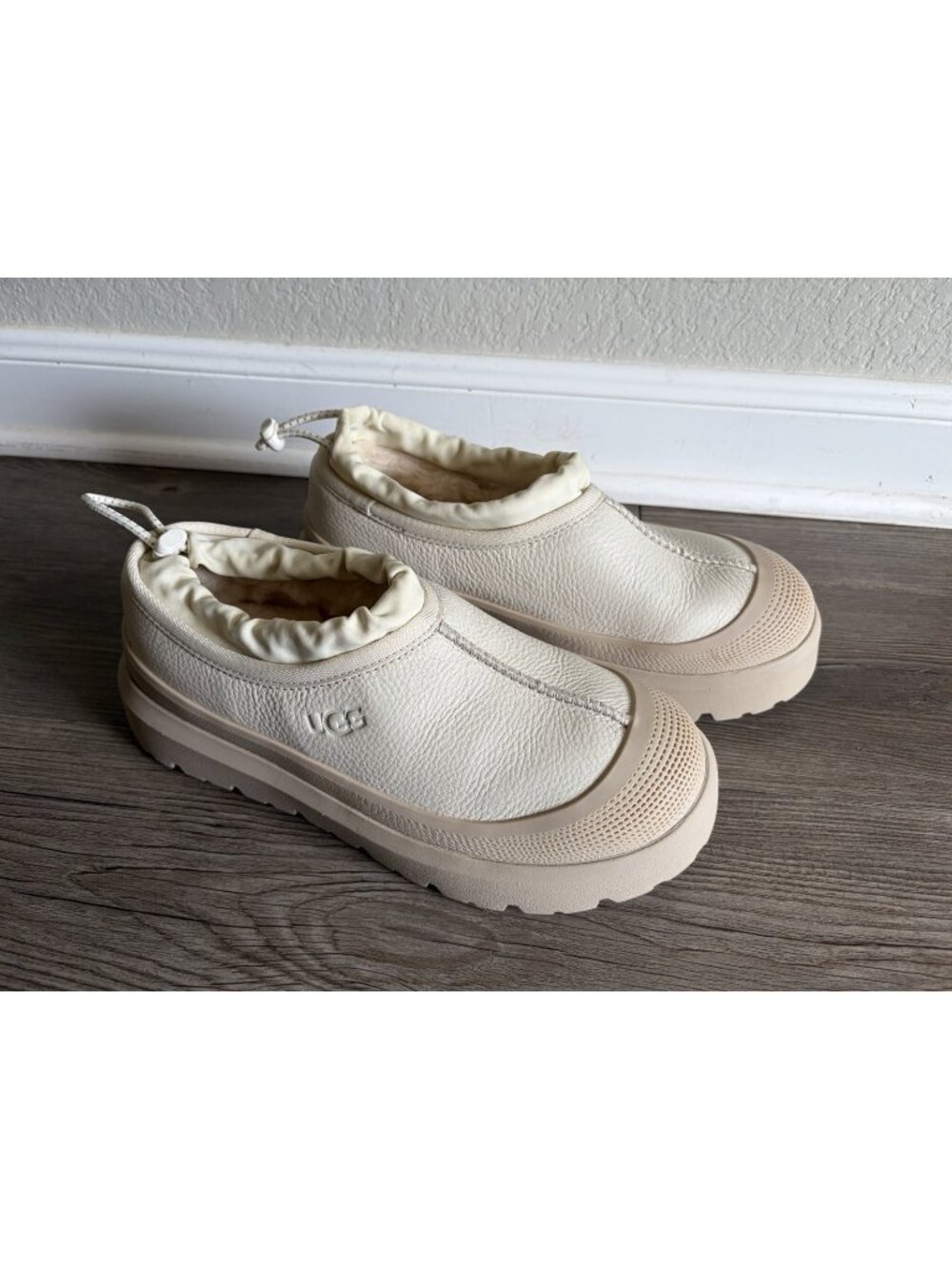 UGG Tasman Hybrid Waterproof Leather Slippers Birch And White Pepper M7 W8.5